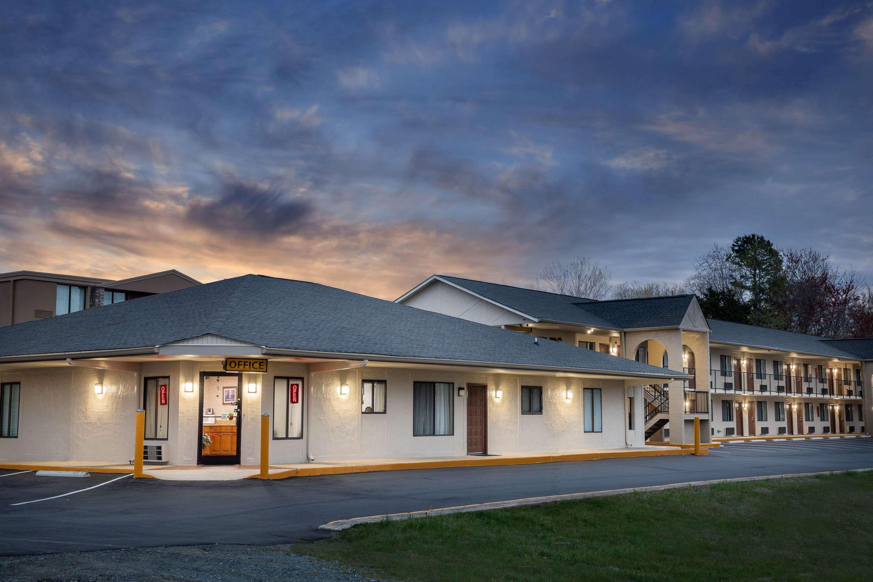Motel Super 8 By Wyndham Burlington Nc Exteriér fotografie
