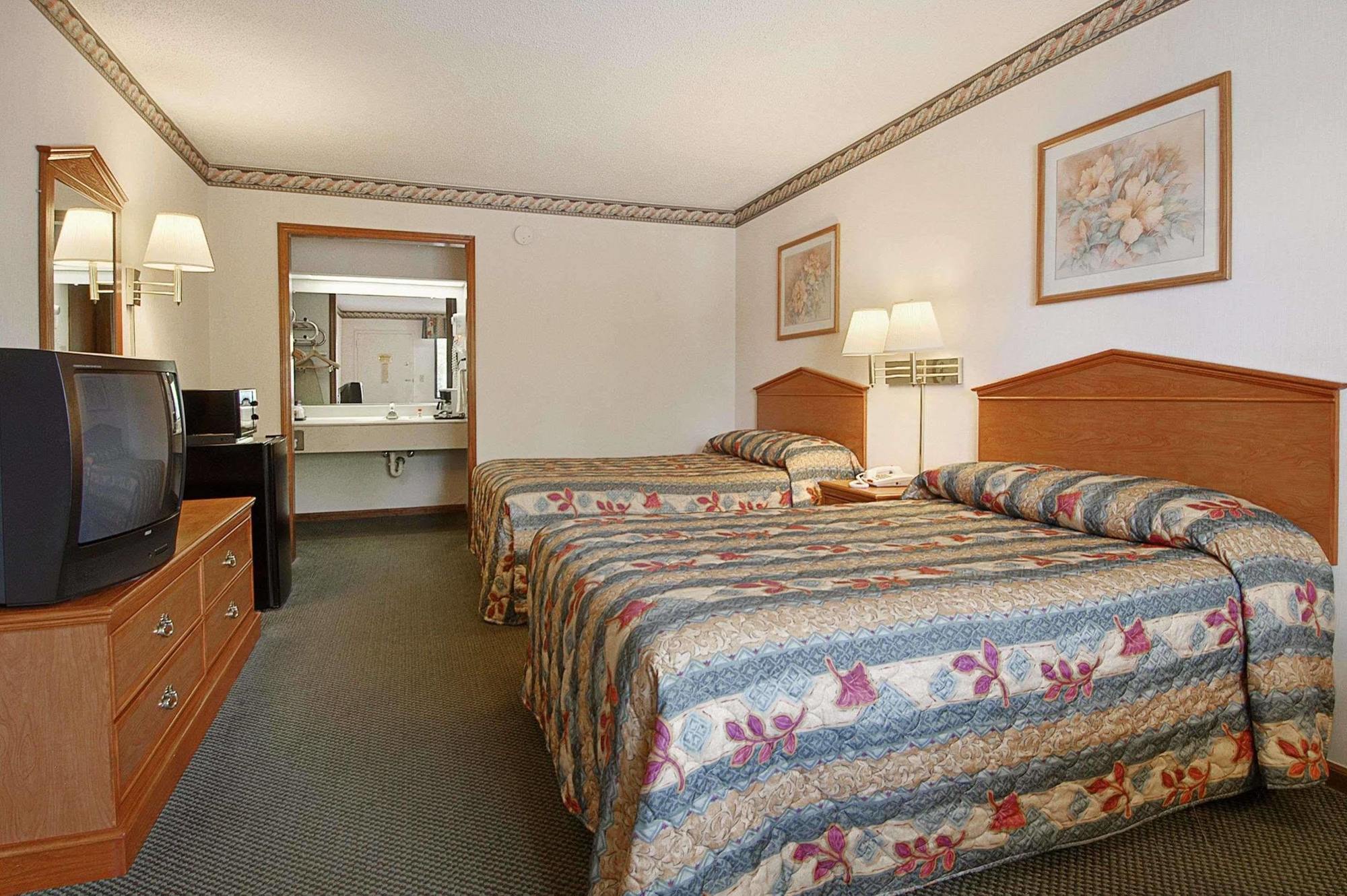 Motel Super 8 By Wyndham Burlington Nc Exteriér fotografie